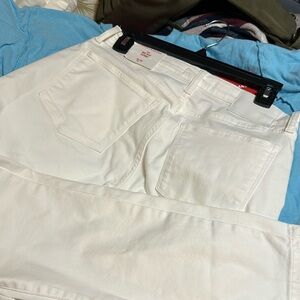 lucky Brand white , mid rise skinny size 10/30